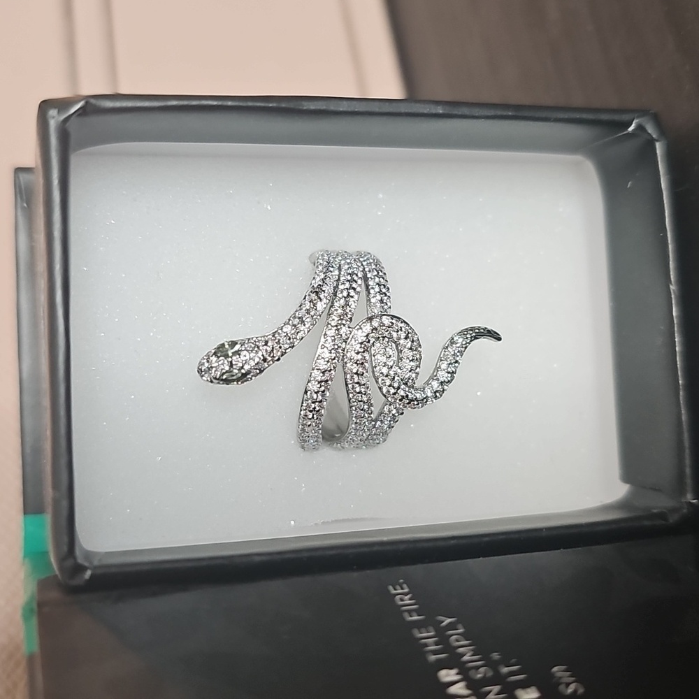 UNICORN ALERT! Reign Snake ring Bomb Party